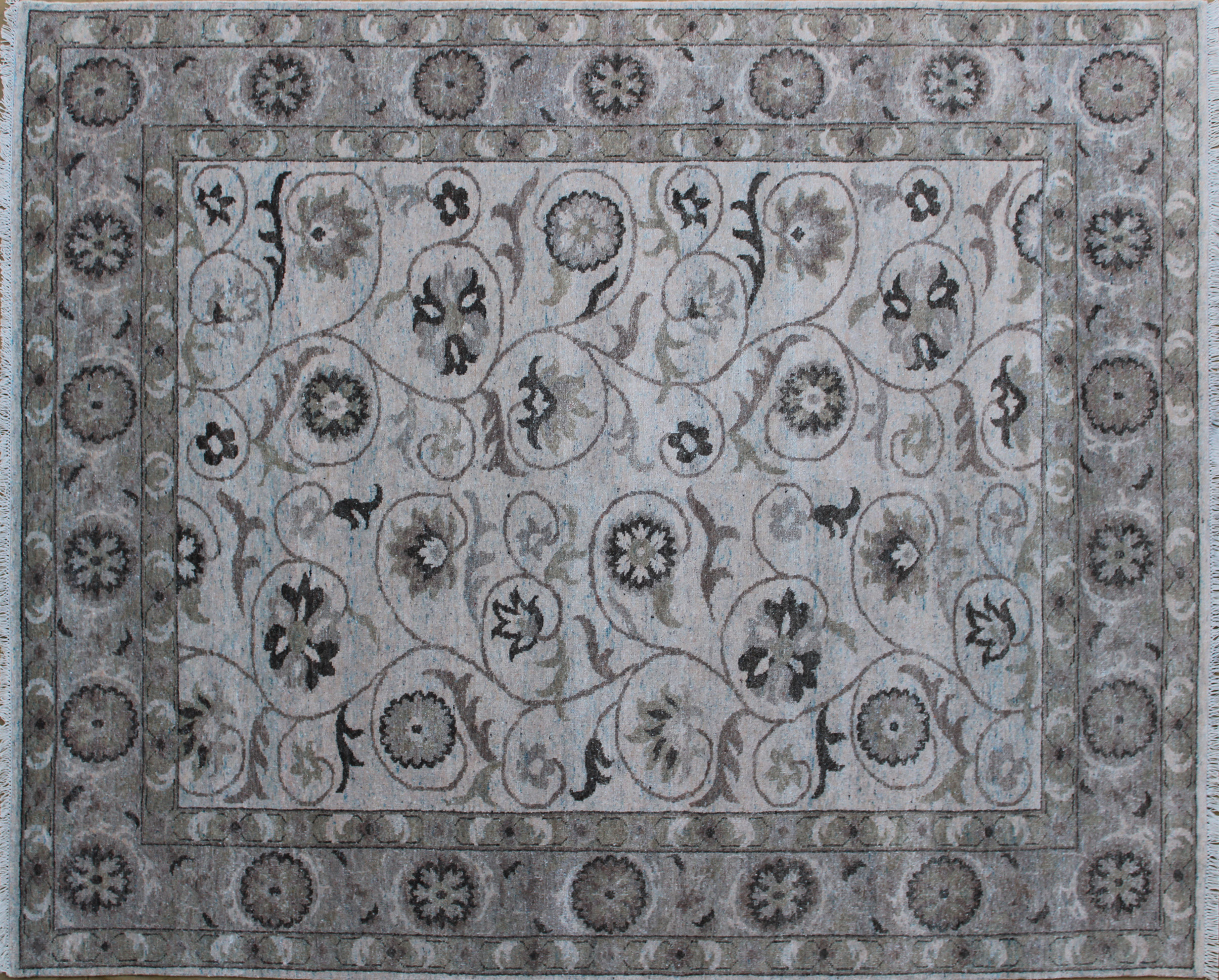 Vintage Persian Ivory and Gray Floral Rug 8ft x 10ft - Handknotted Carpet Manufacturer Mirzapur